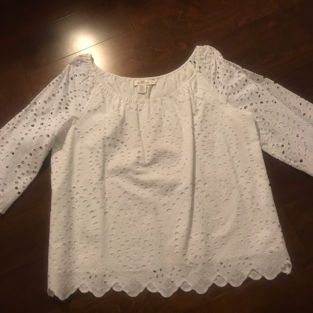 Vineyard Vines white patterned blouse